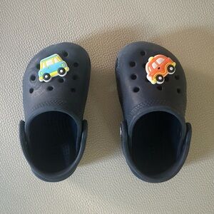 Crocs - Navy ; Size 5C ; includes 2 Dino charms!